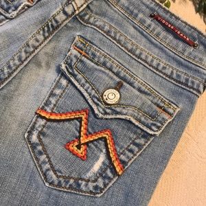 ⬇️ VIGOSS Bootcut Light-Wash Distressed Jeans